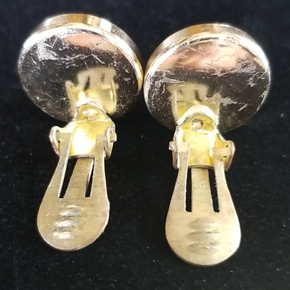 Vintage 1970s Earth Tone Inlaid Clip Earrings Gold Tone - Picture 8 of 16